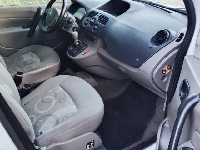 Белый Рено Кенгу, объемом двигателя 1.5 л и пробегом 271 тыс. км за 7299 $, фото 13 на Automoto.ua