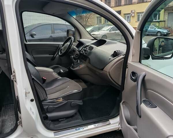 Білий Рено Кєнгу, об'ємом двигуна 1.46 л та пробігом 255 тис. км за 5700 $, фото 9 на Automoto.ua