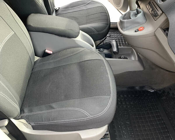 Белый Рено Кенгу, объемом двигателя 1.6 л и пробегом 152 тыс. км за 7100 $, фото 29 на Automoto.ua