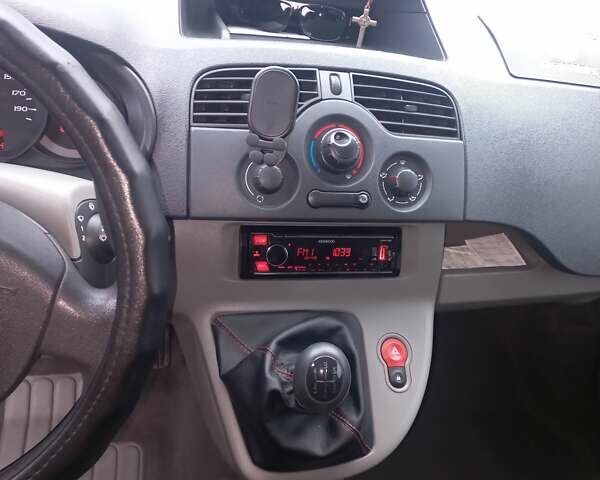 Білий Рено Кєнгу, об'ємом двигуна 1.6 л та пробігом 195 тис. км за 6000 $, фото 13 на Automoto.ua