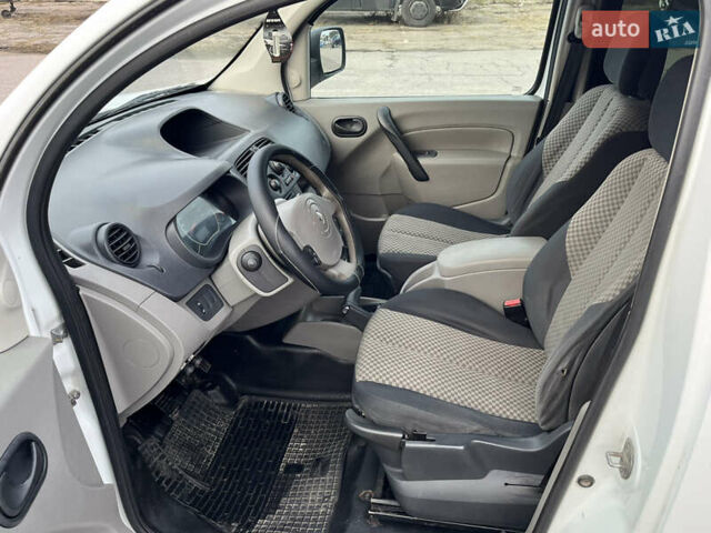 Белый Рено Кенгу, объемом двигателя 1.46 л и пробегом 290 тыс. км за 5999 $, фото 17 на Automoto.ua