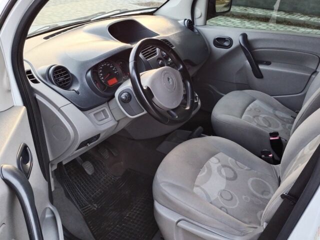 Белый Рено Кенгу, объемом двигателя 1.5 л и пробегом 271 тыс. км за 7299 $, фото 11 на Automoto.ua