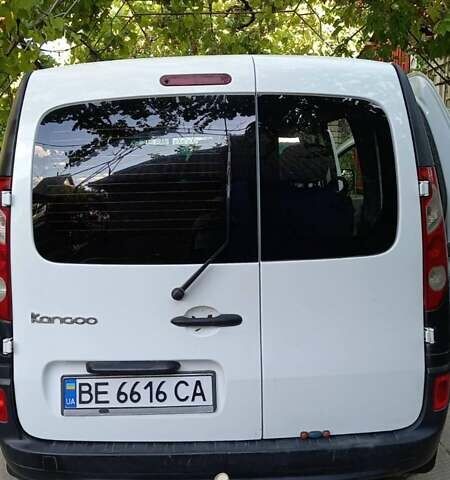 Белый Рено Кенгу, объемом двигателя 1.5 л и пробегом 325 тыс. км за 4000 $, фото 18 на Automoto.ua