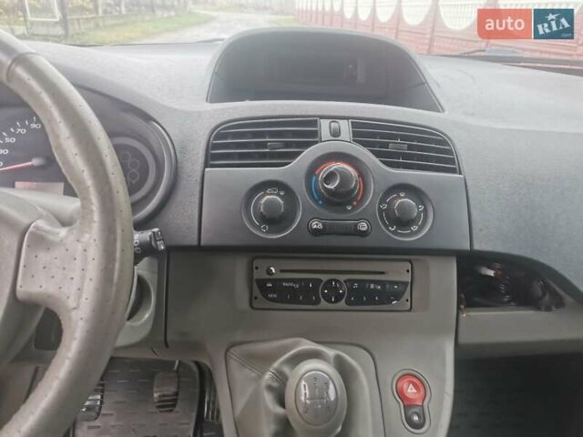 Белый Рено Кенгу, объемом двигателя 1.6 л и пробегом 151 тыс. км за 6000 $, фото 10 на Automoto.ua