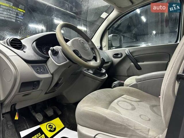 Белый Рено Кенгу, объемом двигателя 1.46 л и пробегом 181 тыс. км за 5500 $, фото 8 на Automoto.ua