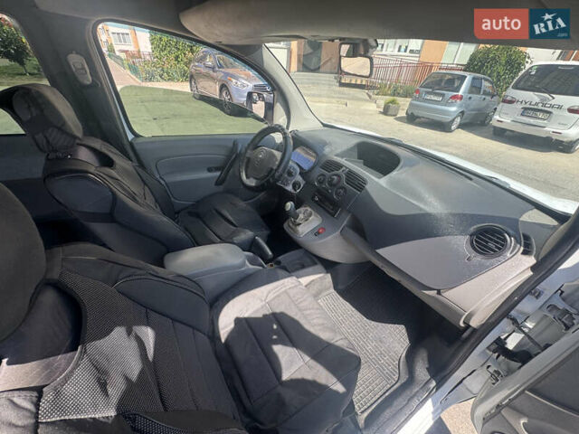 Белый Рено Кенгу, объемом двигателя 1.46 л и пробегом 278 тыс. км за 5900 $, фото 11 на Automoto.ua