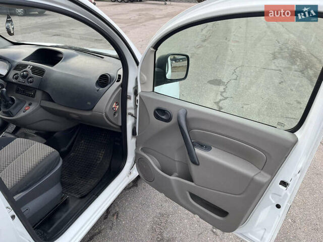 Белый Рено Кенгу, объемом двигателя 1.46 л и пробегом 290 тыс. км за 5999 $, фото 24 на Automoto.ua