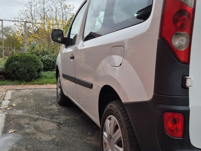 Белый Рено Кенгу, объемом двигателя 1.5 л и пробегом 334 тыс. км за 5500 $, фото 5 на Automoto.ua