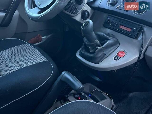 Белый Рено Кенгу, объемом двигателя 1.5 л и пробегом 301 тыс. км за 6290 $, фото 31 на Automoto.ua