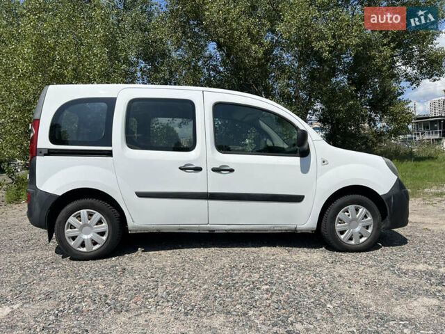 Белый Рено Кенгу, объемом двигателя 1.46 л и пробегом 208 тыс. км за 6400 $, фото 1 на Automoto.ua