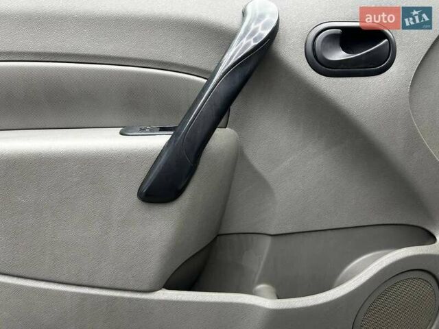 Белый Рено Кенгу, объемом двигателя 1.46 л и пробегом 181 тыс. км за 5500 $, фото 6 на Automoto.ua
