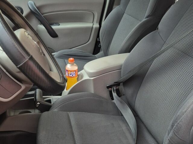 Белый Рено Кенгу, объемом двигателя 1.5 л и пробегом 334 тыс. км за 5500 $, фото 11 на Automoto.ua