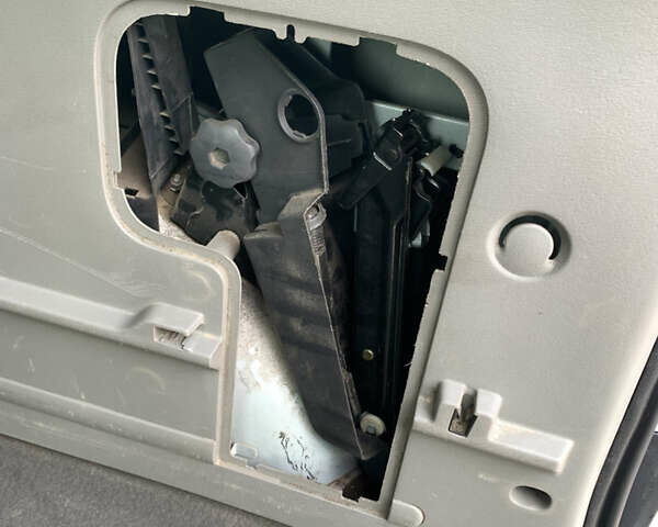 Белый Рено Кенгу, объемом двигателя 1.6 л и пробегом 152 тыс. км за 7100 $, фото 23 на Automoto.ua