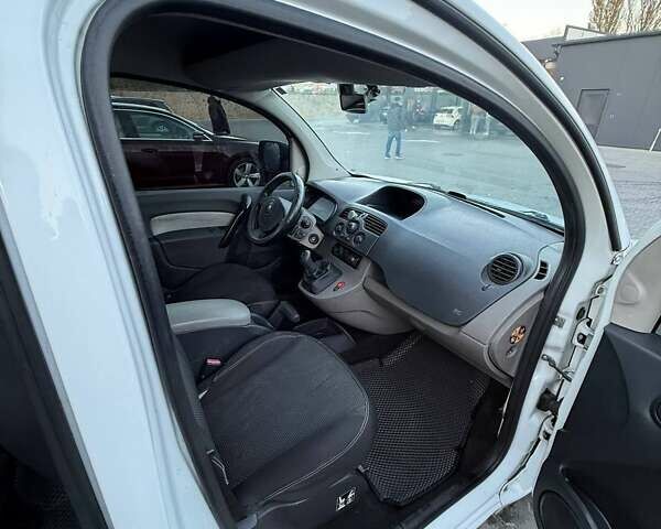 Рено Кенгу 2010 в Виннице на Automoto.ua Белый Рено Кенгу, объемом двигателя 1.5 л и пробегом 263 тыс. км за 6500 $, фото 11 на Automoto.ua