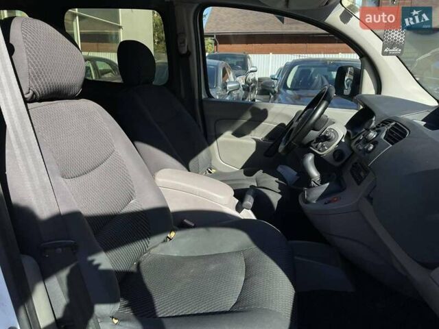 Белый Рено Кенгу, объемом двигателя 1.5 л и пробегом 251 тыс. км за 7700 $, фото 18 на Automoto.ua