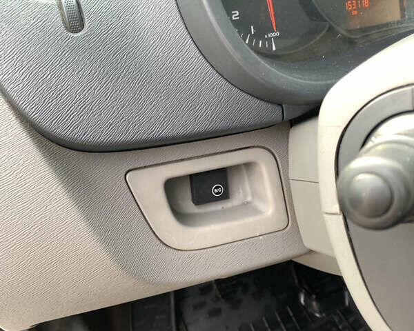 Белый Рено Кенгу, объемом двигателя 1.6 л и пробегом 152 тыс. км за 7100 $, фото 12 на Automoto.ua