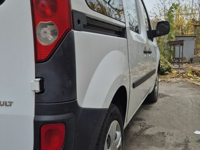 Белый Рено Кенгу, объемом двигателя 1.5 л и пробегом 334 тыс. км за 5500 $, фото 4 на Automoto.ua