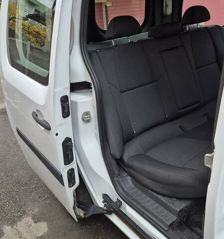 Білий Рено Кєнгу, об'ємом двигуна 1.5 л та пробігом 334 тис. км за 5500 $, фото 5 на Automoto.ua