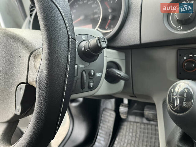 Белый Рено Кенгу, объемом двигателя 1.46 л и пробегом 290 тыс. км за 5999 $, фото 19 на Automoto.ua