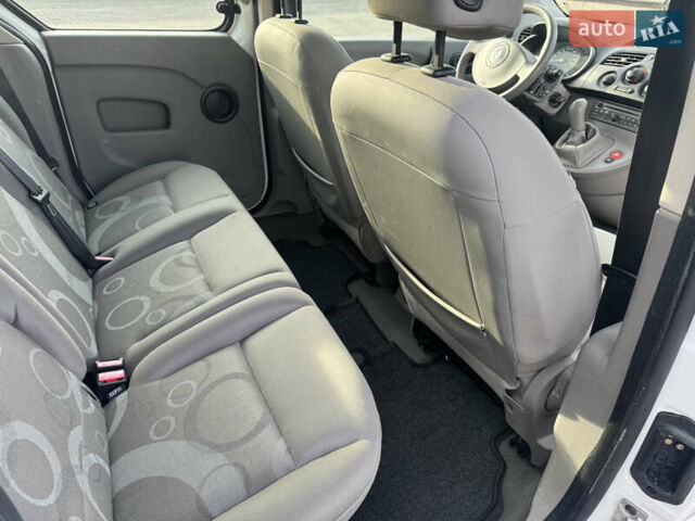 Білий Рено Кєнгу, об'ємом двигуна 1.5 л та пробігом 250 тис. км за 6900 $, фото 20 на Automoto.ua