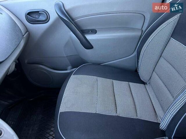 Белый Рено Кенгу, объемом двигателя 1.5 л и пробегом 301 тыс. км за 6290 $, фото 21 на Automoto.ua