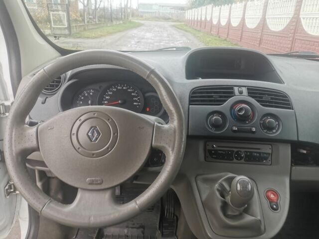 Белый Рено Кенгу, объемом двигателя 1.6 л и пробегом 151 тыс. км за 6000 $, фото 6 на Automoto.ua