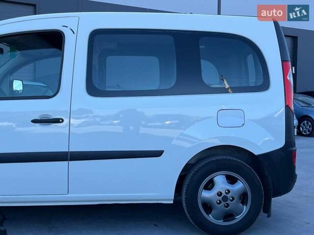 Белый Рено Кенгу, объемом двигателя 1.5 л и пробегом 301 тыс. км за 6290 $, фото 8 на Automoto.ua