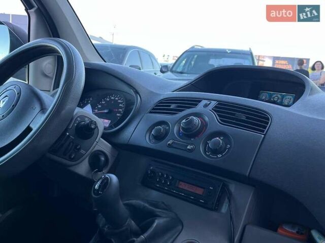 Белый Рено Кенгу, объемом двигателя 1.5 л и пробегом 301 тыс. км за 6290 $, фото 33 на Automoto.ua