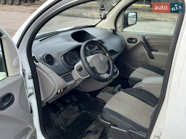Белый Рено Кенгу, объемом двигателя 1.46 л и пробегом 290 тыс. км за 5999 $, фото 15 на Automoto.ua