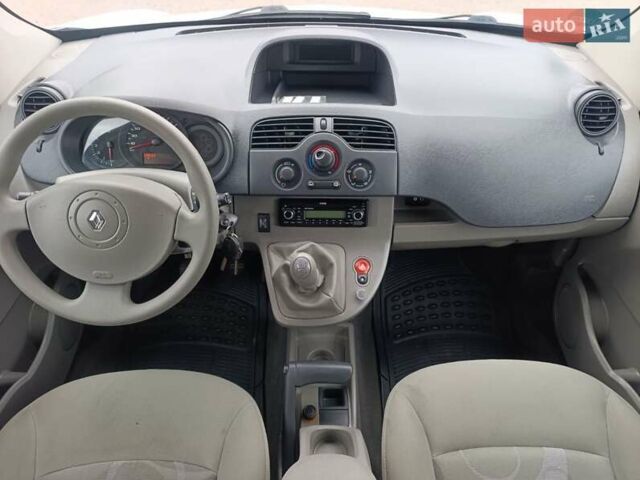 Рено Кенгу 2010 в Полтаве на Automoto.ua Белый Рено Кенгу, объемом двигателя 1.6 л и пробегом 228 тыс. км за 7300 $, фото 3 на Automoto.ua