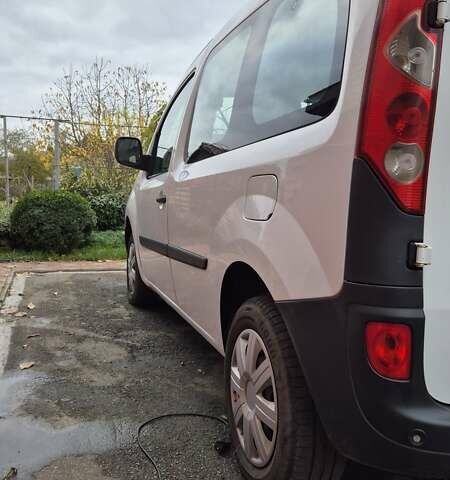 Білий Рено Кєнгу, об'ємом двигуна 1.5 л та пробігом 334 тис. км за 5500 $, фото 4 на Automoto.ua