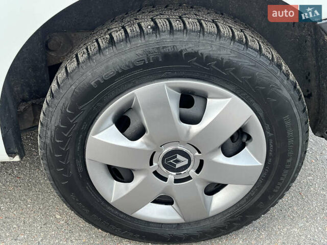 Белый Рено Кенгу, объемом двигателя 1.46 л и пробегом 290 тыс. км за 5999 $, фото 12 на Automoto.ua