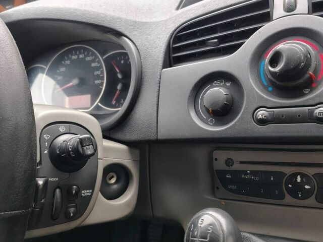 Рено Кєнгу 2010 у Новояворівськ на Automoto.ua Білий Рено Кєнгу, об'ємом двигуна 1.5 л та пробігом 258 тис. км за 6000 $, фото 10 на Automoto.ua