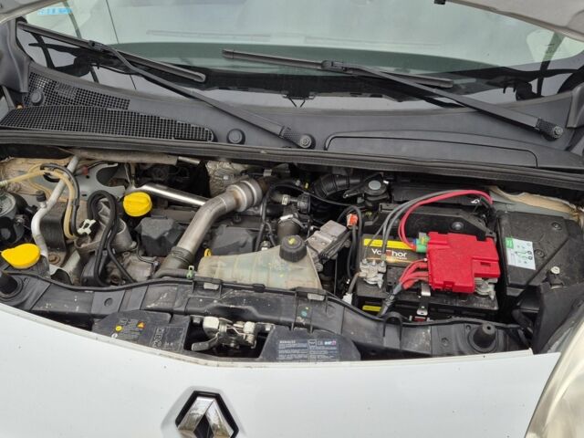 Белый Рено Кенгу, объемом двигателя 1.5 л и пробегом 334 тыс. км за 5500 $, фото 13 на Automoto.ua