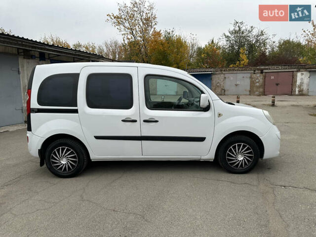 Белый Рено Кенгу, объемом двигателя 1.5 л и пробегом 175 тыс. км за 6500 $, фото 8 на Automoto.ua