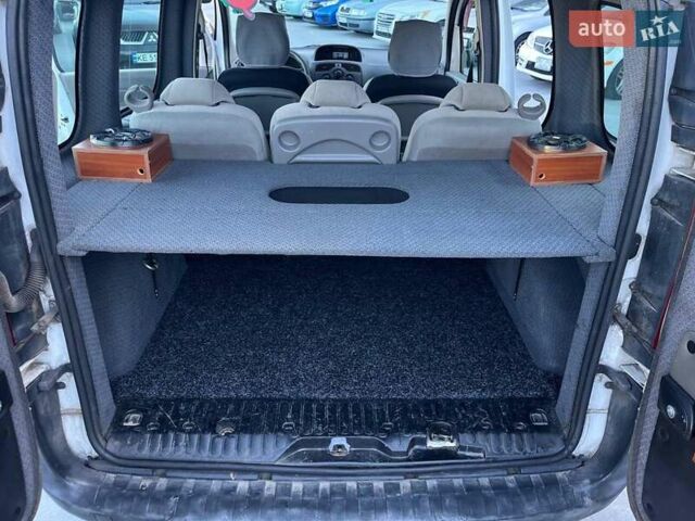 Белый Рено Кенгу, объемом двигателя 1.5 л и пробегом 301 тыс. км за 6290 $, фото 37 на Automoto.ua