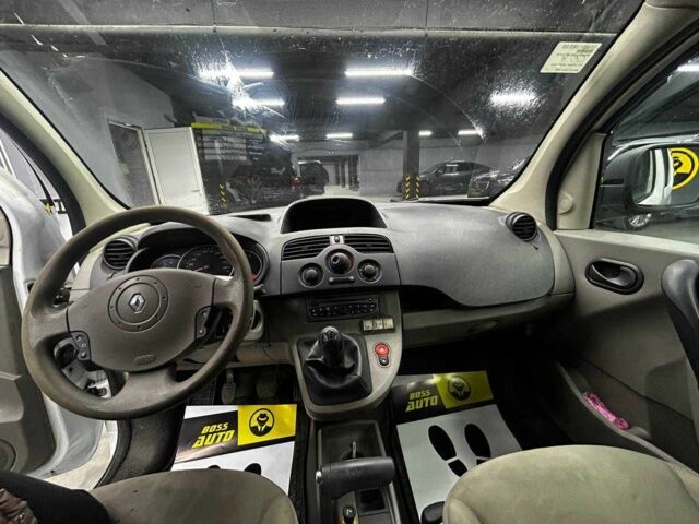 Белый Рено Кенгу, объемом двигателя 1.5 л и пробегом 181 тыс. км за 5500 $, фото 13 на Automoto.ua