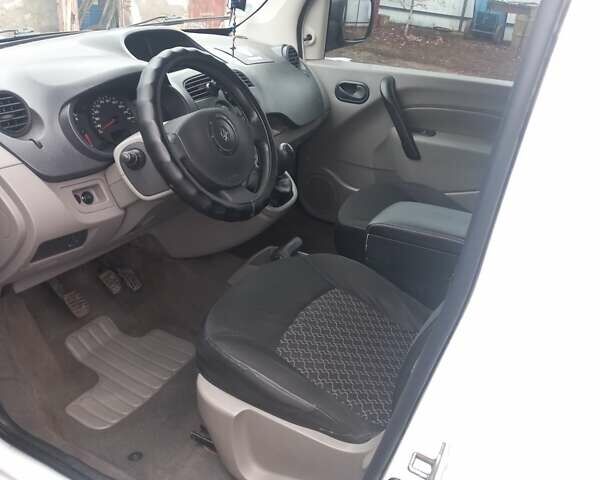 Білий Рено Кєнгу, об'ємом двигуна 1.6 л та пробігом 195 тис. км за 6000 $, фото 10 на Automoto.ua