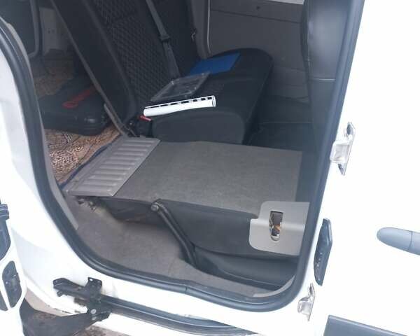 Білий Рено Кєнгу, об'ємом двигуна 1.6 л та пробігом 195 тис. км за 6000 $, фото 7 на Automoto.ua