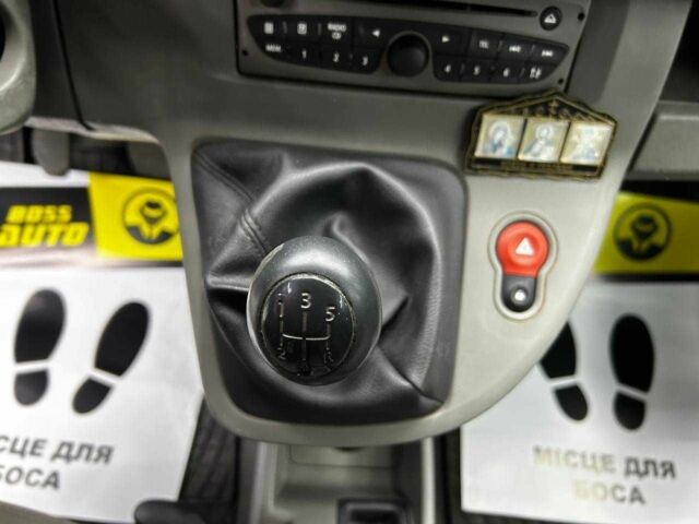 Белый Рено Кенгу, объемом двигателя 1.5 л и пробегом 181 тыс. км за 5500 $, фото 14 на Automoto.ua