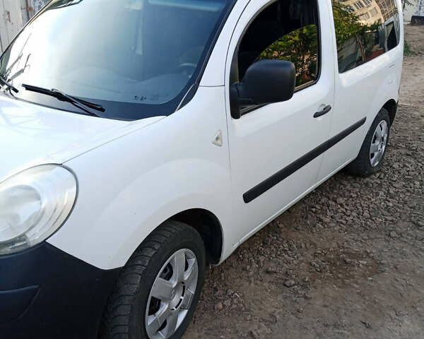 Білий Рено Кєнгу, об'ємом двигуна 1.5 л та пробігом 197 тис. км за 7500 $, фото 1 на Automoto.ua