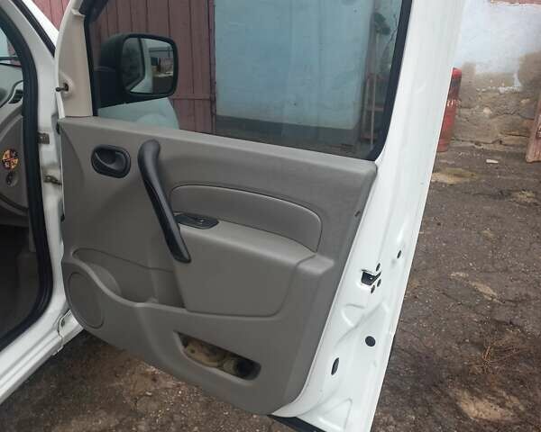 Білий Рено Кєнгу, об'ємом двигуна 1.6 л та пробігом 195 тис. км за 6000 $, фото 8 на Automoto.ua