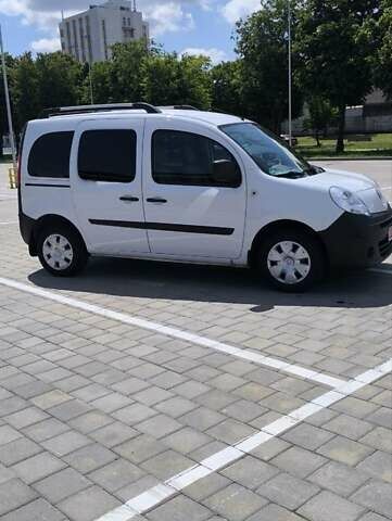 Белый Рено Кенгу, объемом двигателя 1.6 л и пробегом 169 тыс. км за 6700 $, фото 43 на Automoto.ua