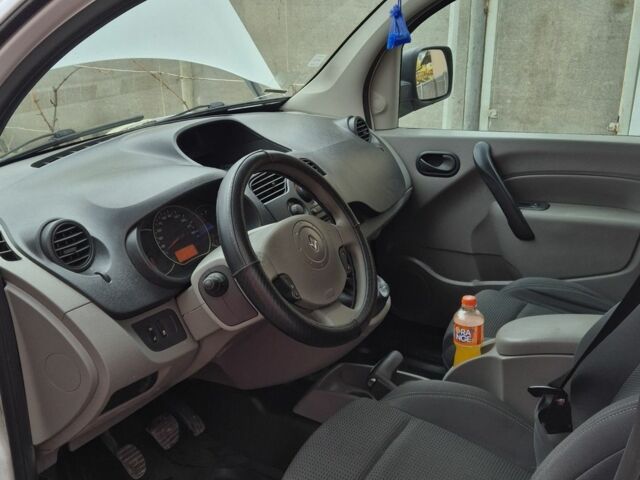 Белый Рено Кенгу, объемом двигателя 1.5 л и пробегом 334 тыс. км за 5500 $, фото 9 на Automoto.ua