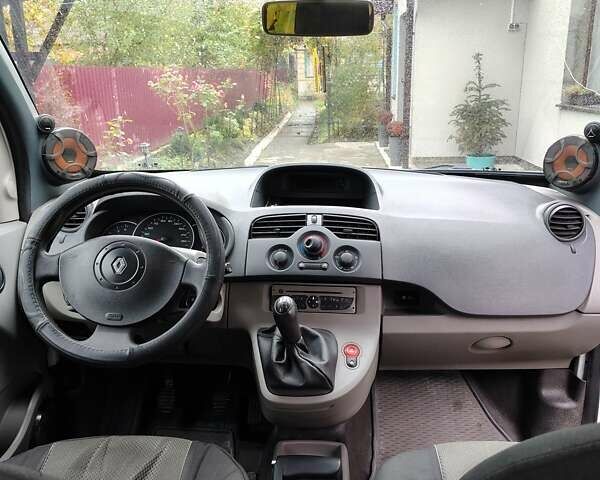 Белый Рено Кенгу, объемом двигателя 1.46 л и пробегом 258 тыс. км за 6200 $, фото 13 на Automoto.ua
