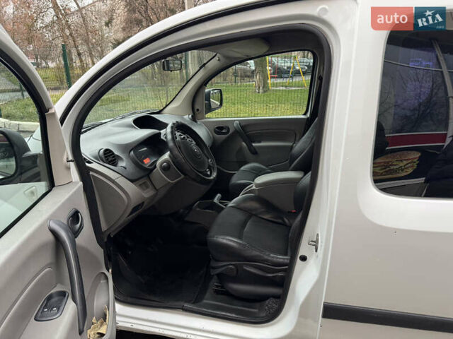 Білий Рено Кєнгу, об'ємом двигуна 1.5 л та пробігом 260 тис. км за 4500 $, фото 2 на Automoto.ua