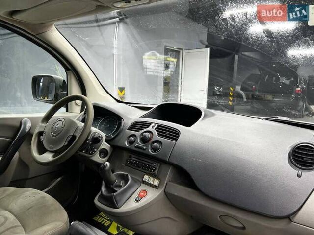 Белый Рено Кенгу, объемом двигателя 1.46 л и пробегом 181 тыс. км за 5500 $, фото 17 на Automoto.ua