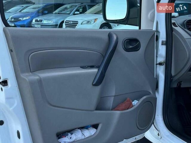 Белый Рено Кенгу, объемом двигателя 1.5 л и пробегом 301 тыс. км за 6290 $, фото 13 на Automoto.ua