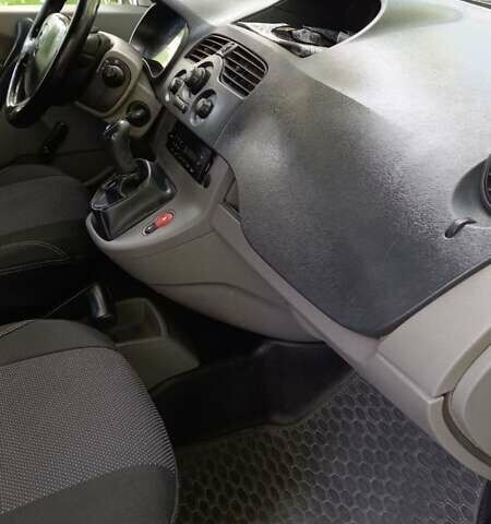 Белый Рено Кенгу, объемом двигателя 1.5 л и пробегом 325 тыс. км за 4000 $, фото 9 на Automoto.ua