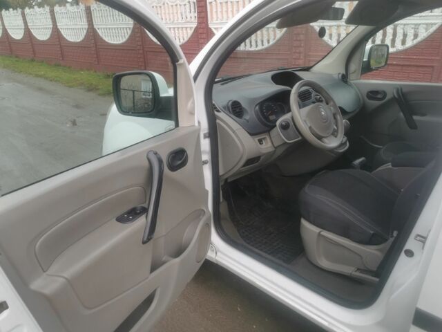 Белый Рено Кенгу, объемом двигателя 1.6 л и пробегом 151 тыс. км за 6000 $, фото 7 на Automoto.ua